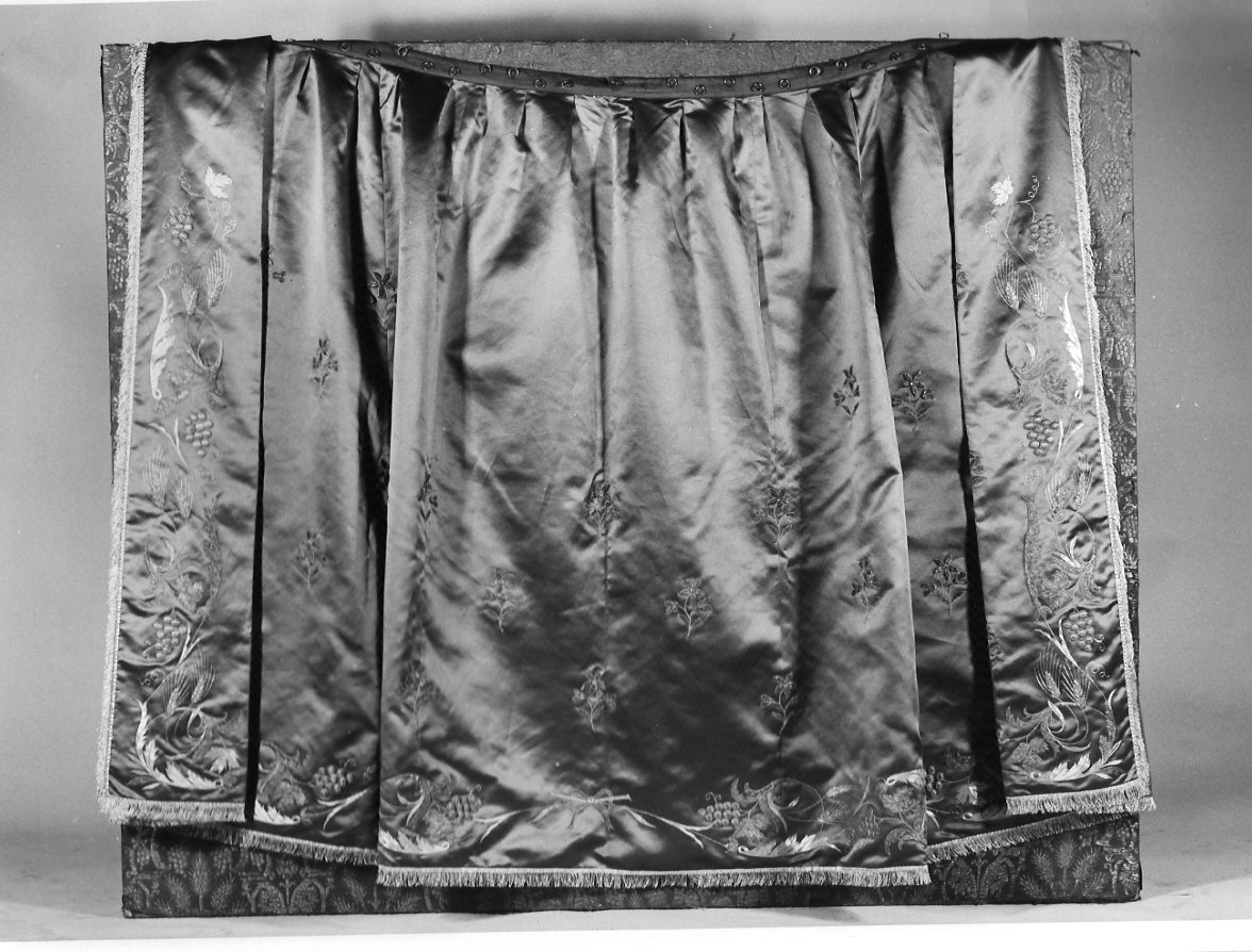 conopeo di tabernacolo, opera isolata - manifattura lombarda (seconda metà sec. XIX)