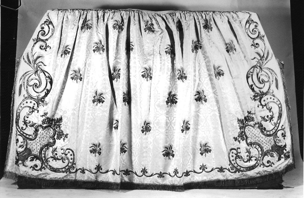 conopeo di tabernacolo, opera isolata - manifattura lombarda (seconda metà sec. XIX)