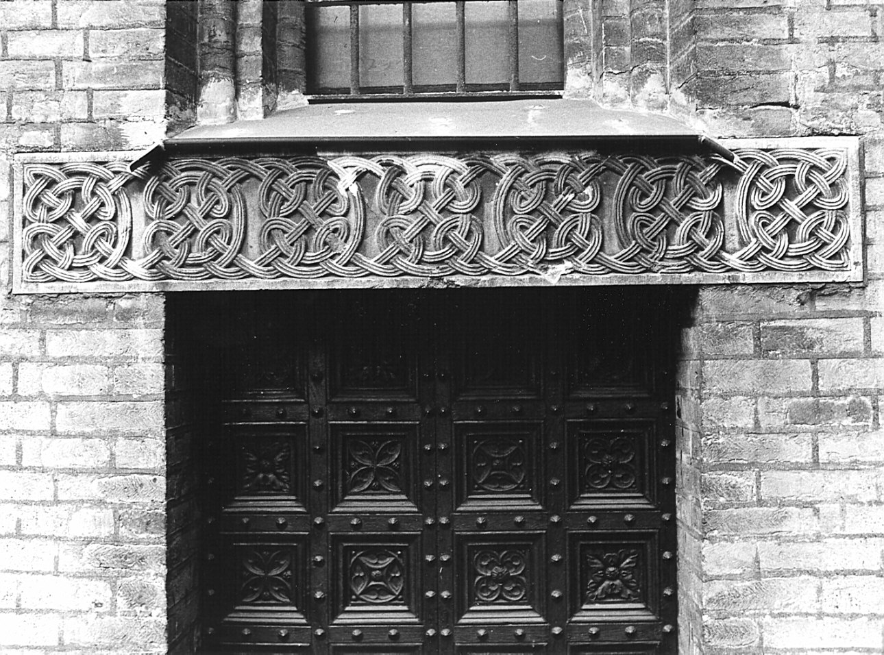 architrave di portale, opera isolata - bottega lombarda (sec. XIX)
