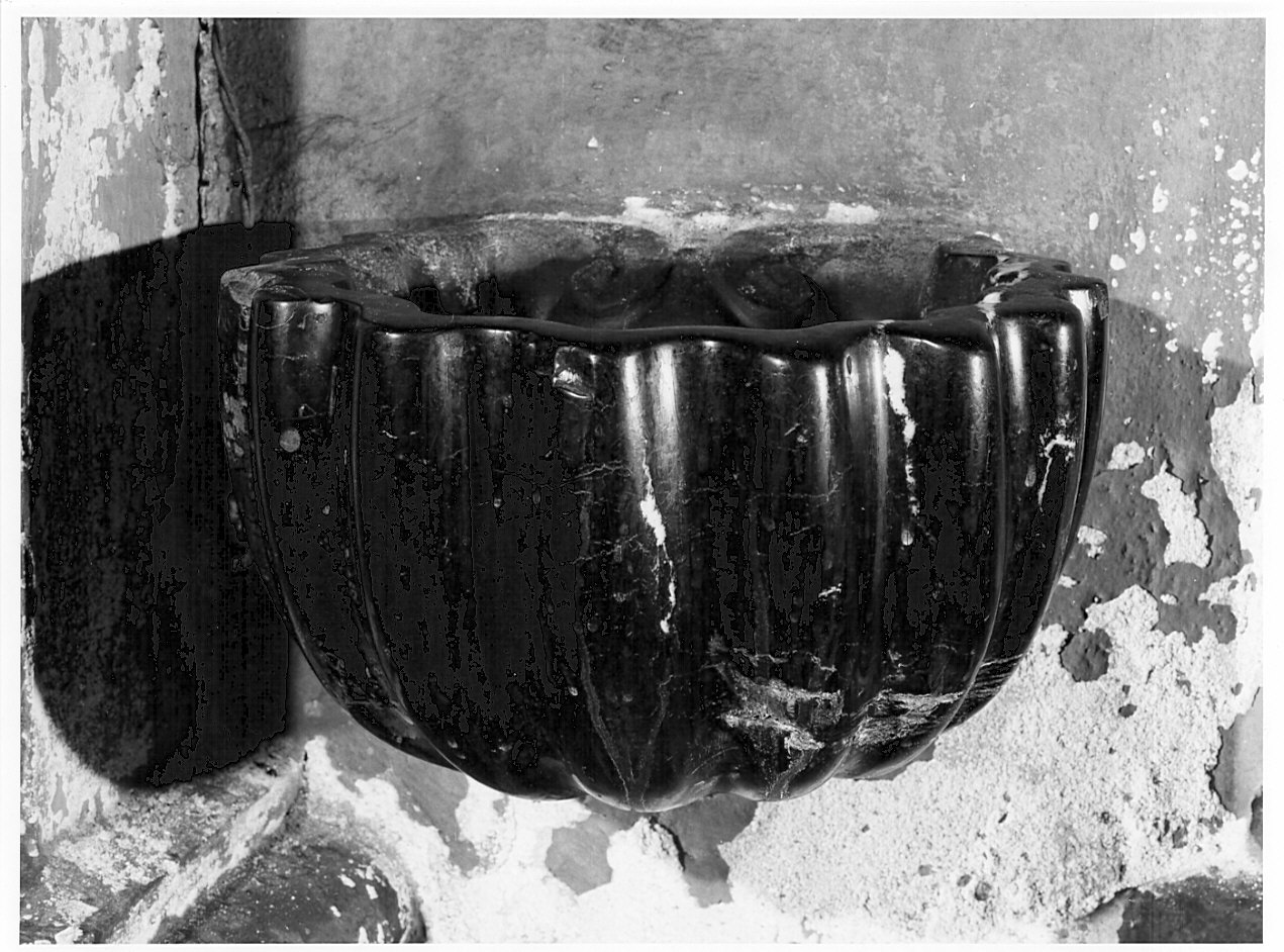 acquasantiera da parete, serie - bottega lombarda (secondo quarto sec. XVIII)