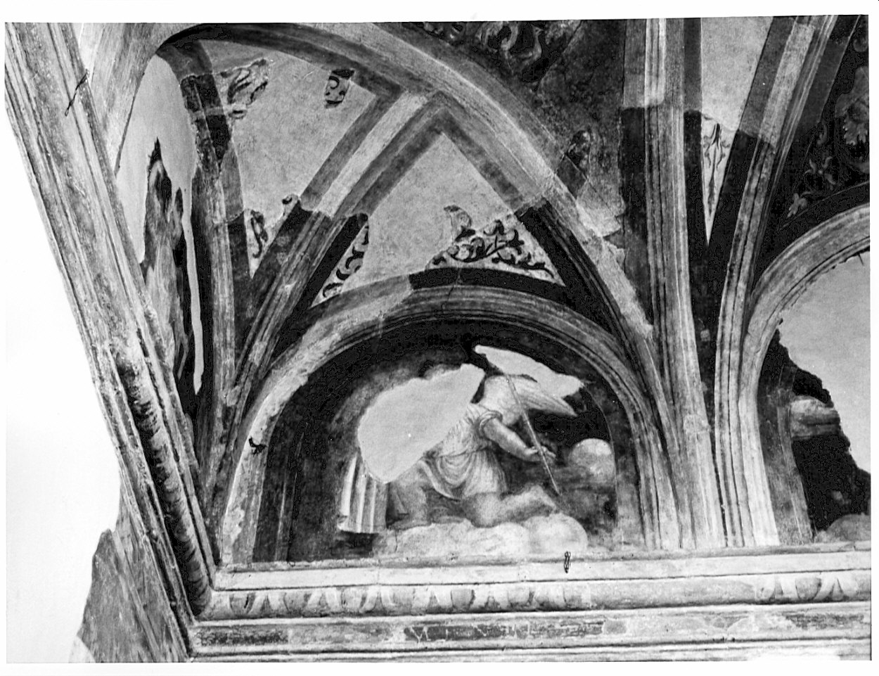 angelo con strumento della passione: lancia (decorazione pittorica, frammento) - ambito lombardo (sec. XVI)