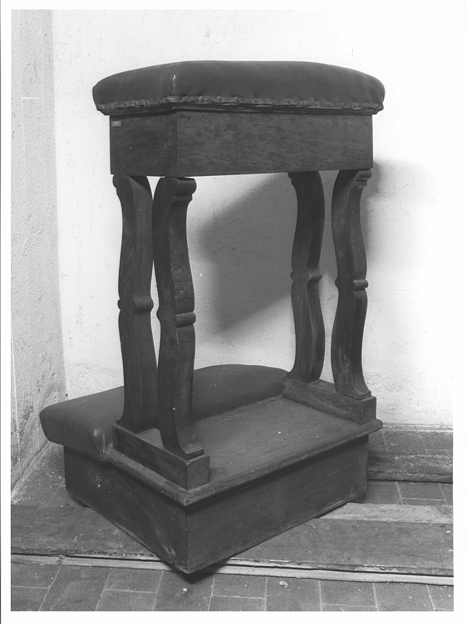 inginocchiatoio, opera isolata - ambito lombardo (prima metà sec. XIX)