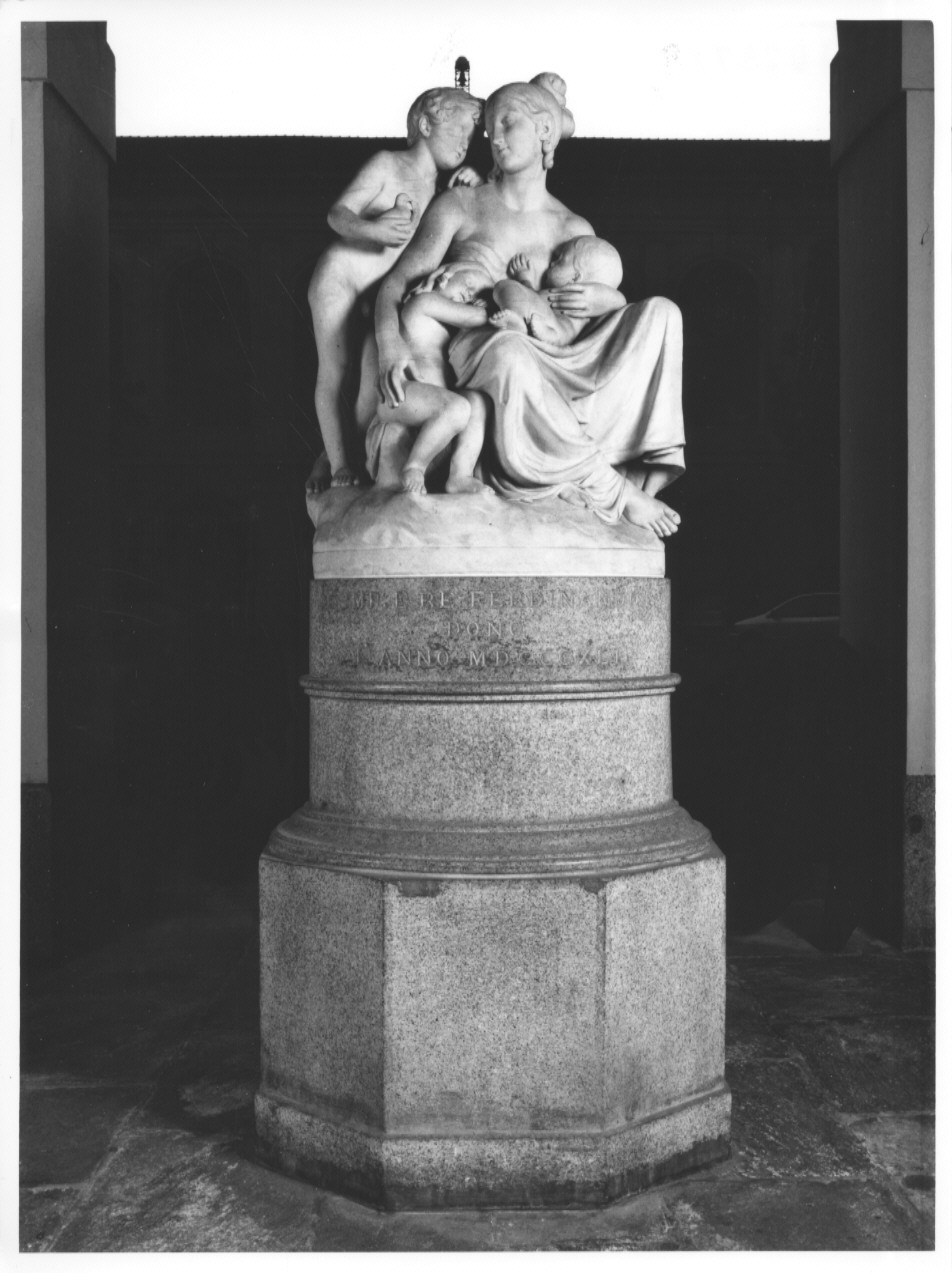 Carità, Carità (statua) di Nesti Vittorio, Aluisetti Giulio (sec. XIX)