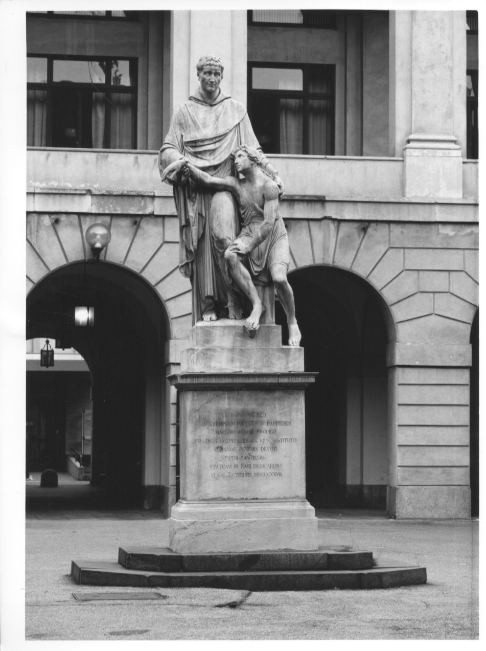 San Giovanni di Dio, San Giovanni di Dio (statua) di Gilardoni Pietro, Marchesi Pompeo (sec. XIX)