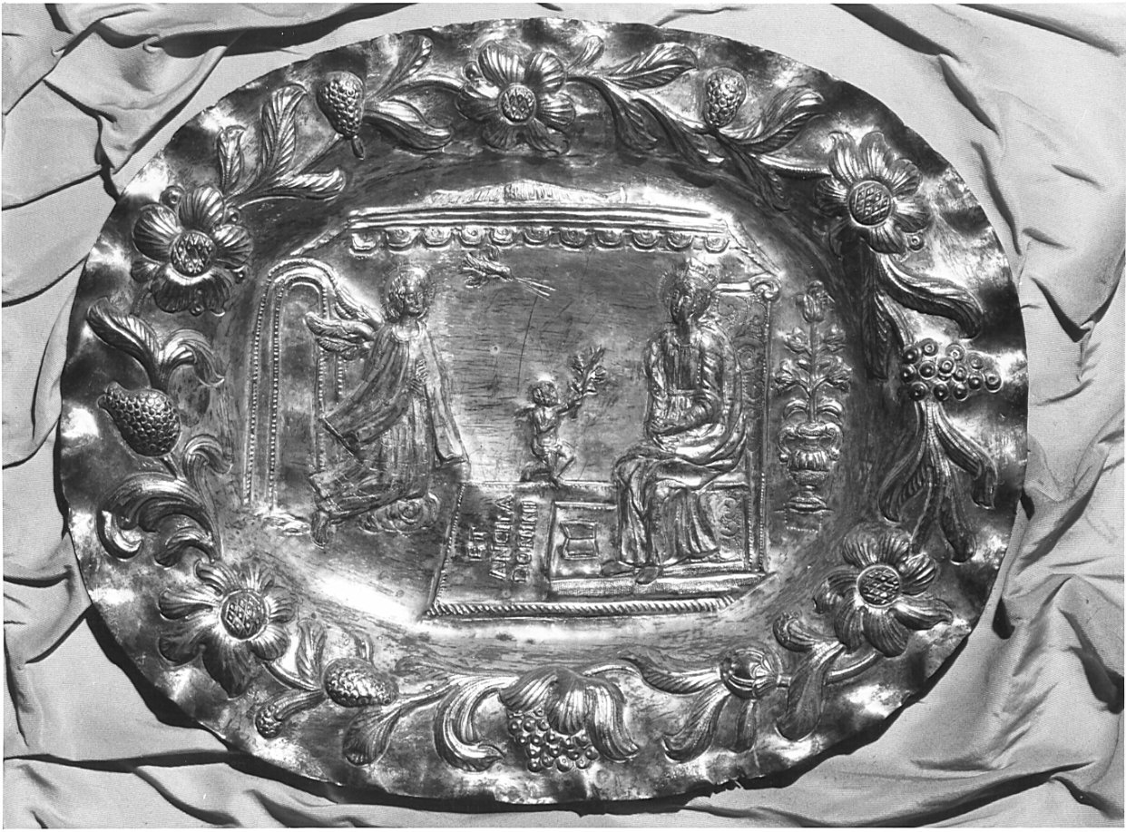Annunciazione (piatto, opera isolata) - bottega lombarda (fine/inizio secc. XVII/ XVIII)
