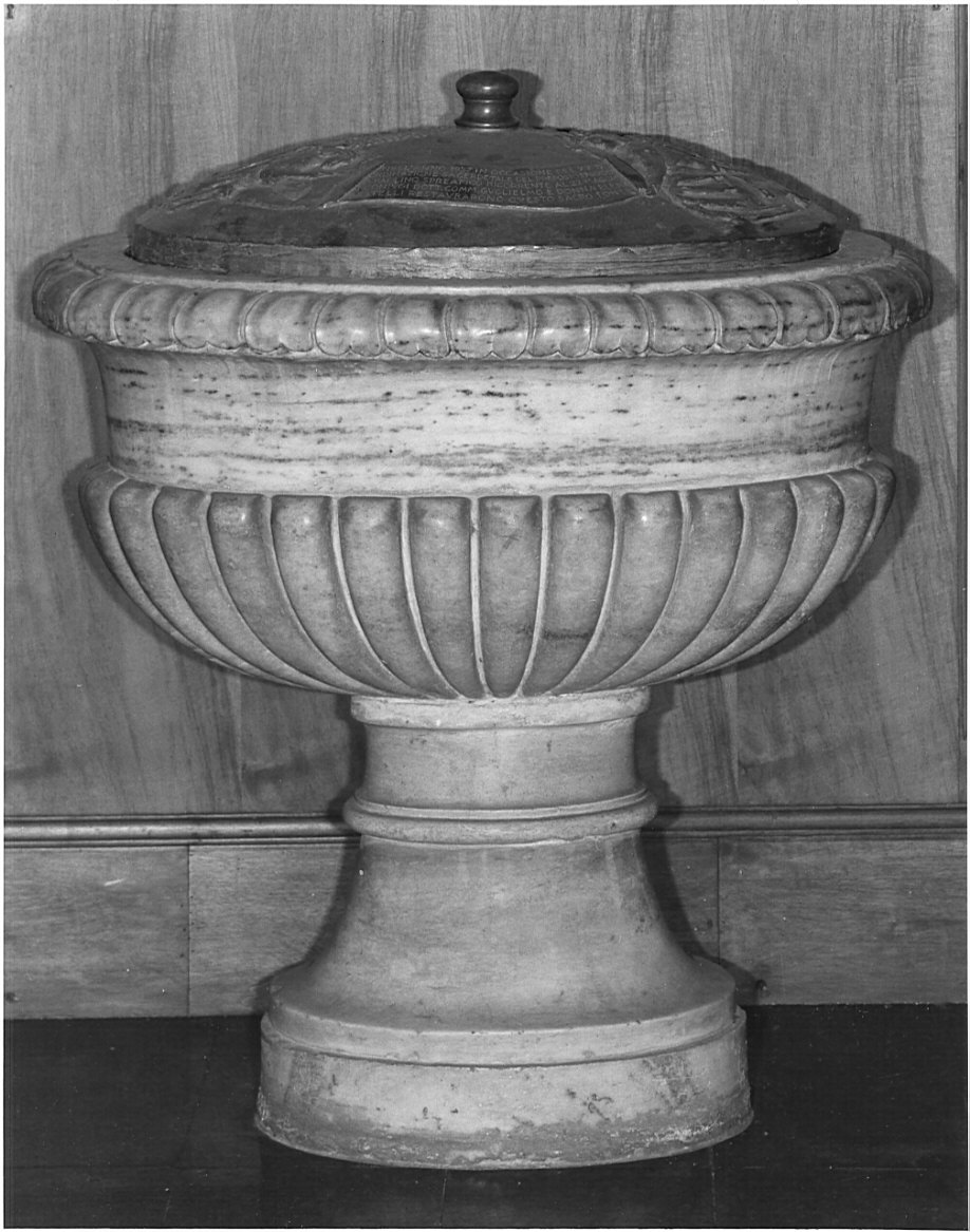 acquasantiera - a fusto, opera isolata - bottega lombarda (sec. XIX)