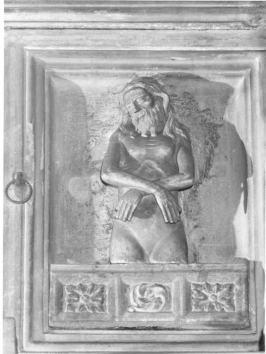 Cristo nel sepolcro (rilievo, elemento d'insieme) di Bonino da Campione (bottega) (sec. XIV)