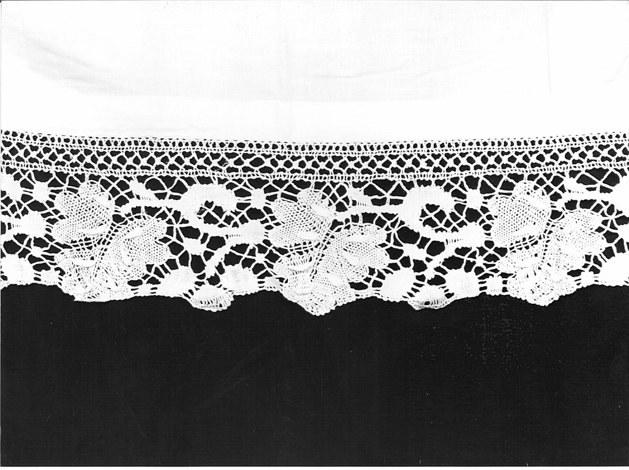 camice ecclesiastico, opera isolata - manifattura italiana (primo quarto sec. XX)