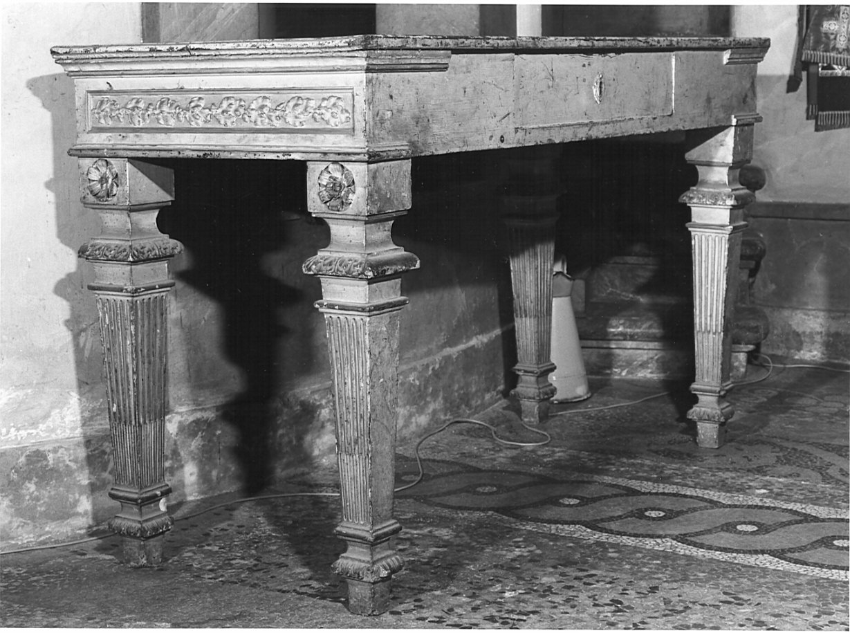 tavolo, opera isolata - bottega lombarda (fine/inizio secc. XVIII/ XIX)