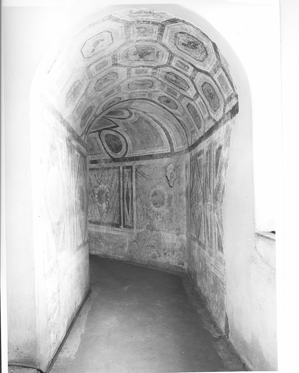 motivi decorativi geometrici (dipinto, complesso decorativo) - ambito lombardo (primo quarto sec. V)