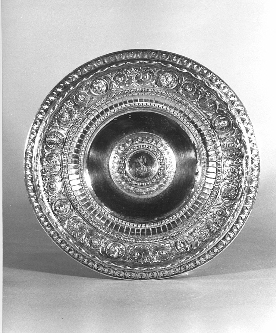 piatto, opera isolata - bottega lombarda (seconda metà sec. XIX)