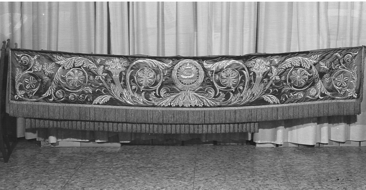 drappellone del baldacchino d'altare, opera isolata - manifattura lombarda (primo quarto sec. XX)