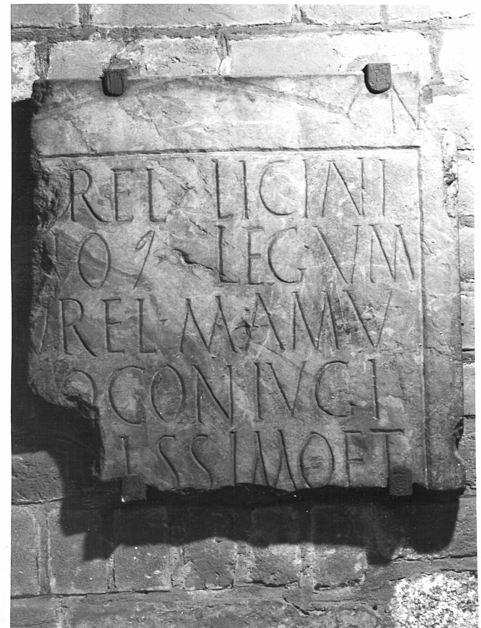 lastra tombale, frammento - bottega romana (fine/inizio secc. IV/ V)