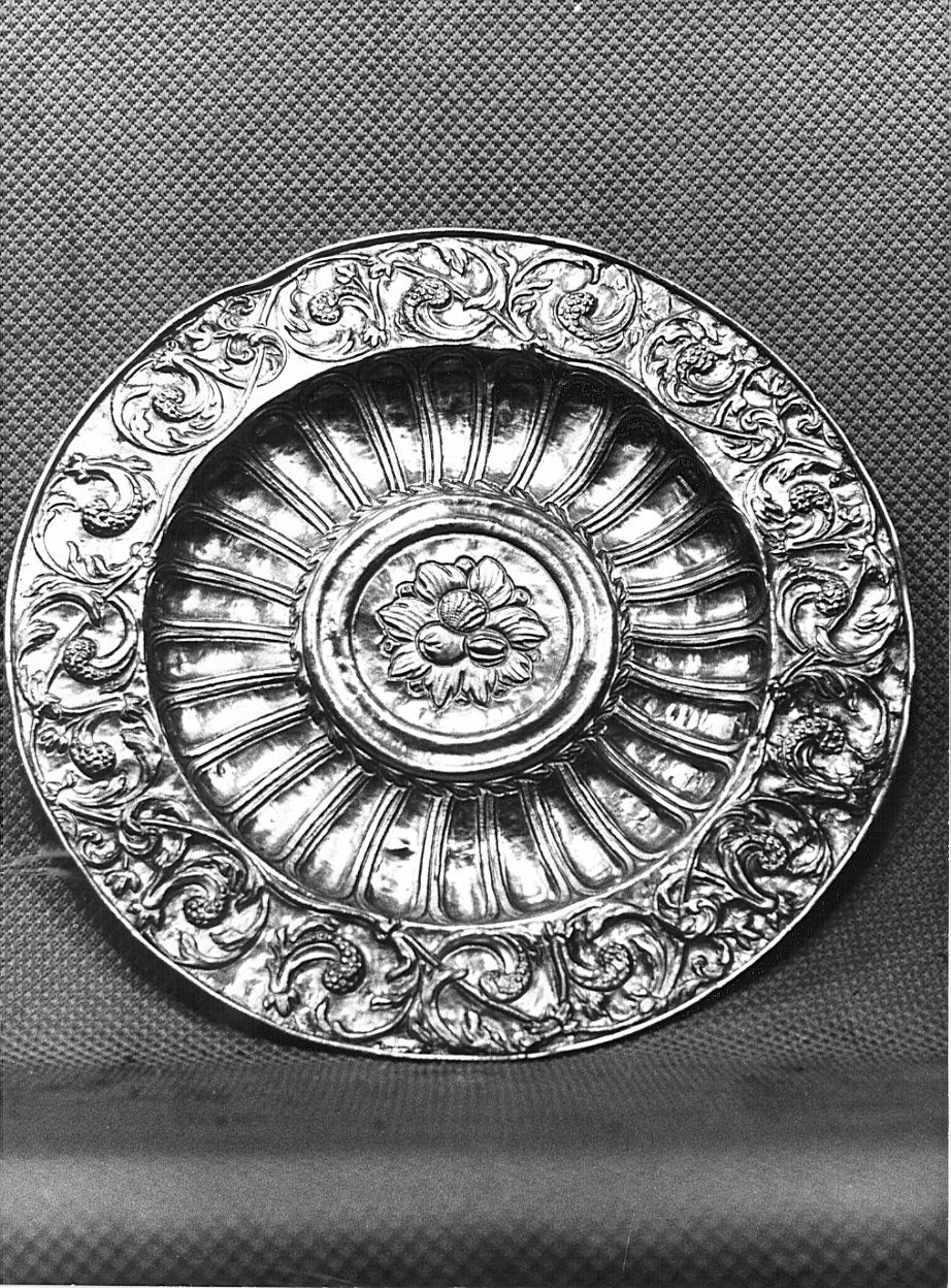 bacile, opera isolata - bottega lombarda (prima metà sec. XVIII)