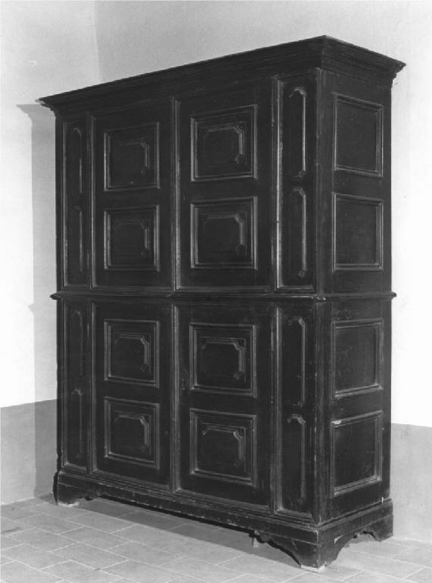 armadio, opera isolata - produzione lombarda (sec. XVIII)