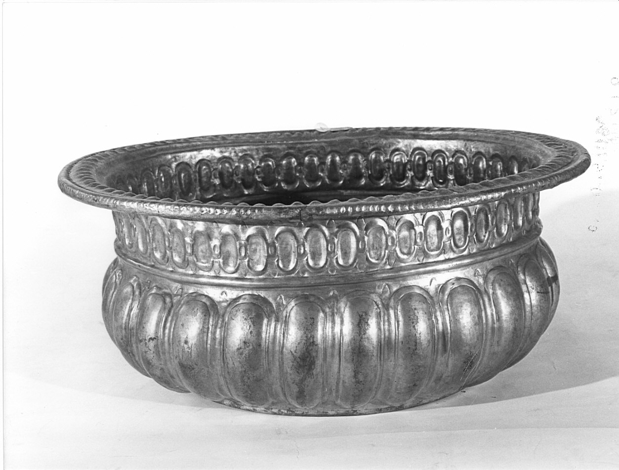 bacile, serie - manifattura veneta (fine/inizio secc. XVI/ XVII)