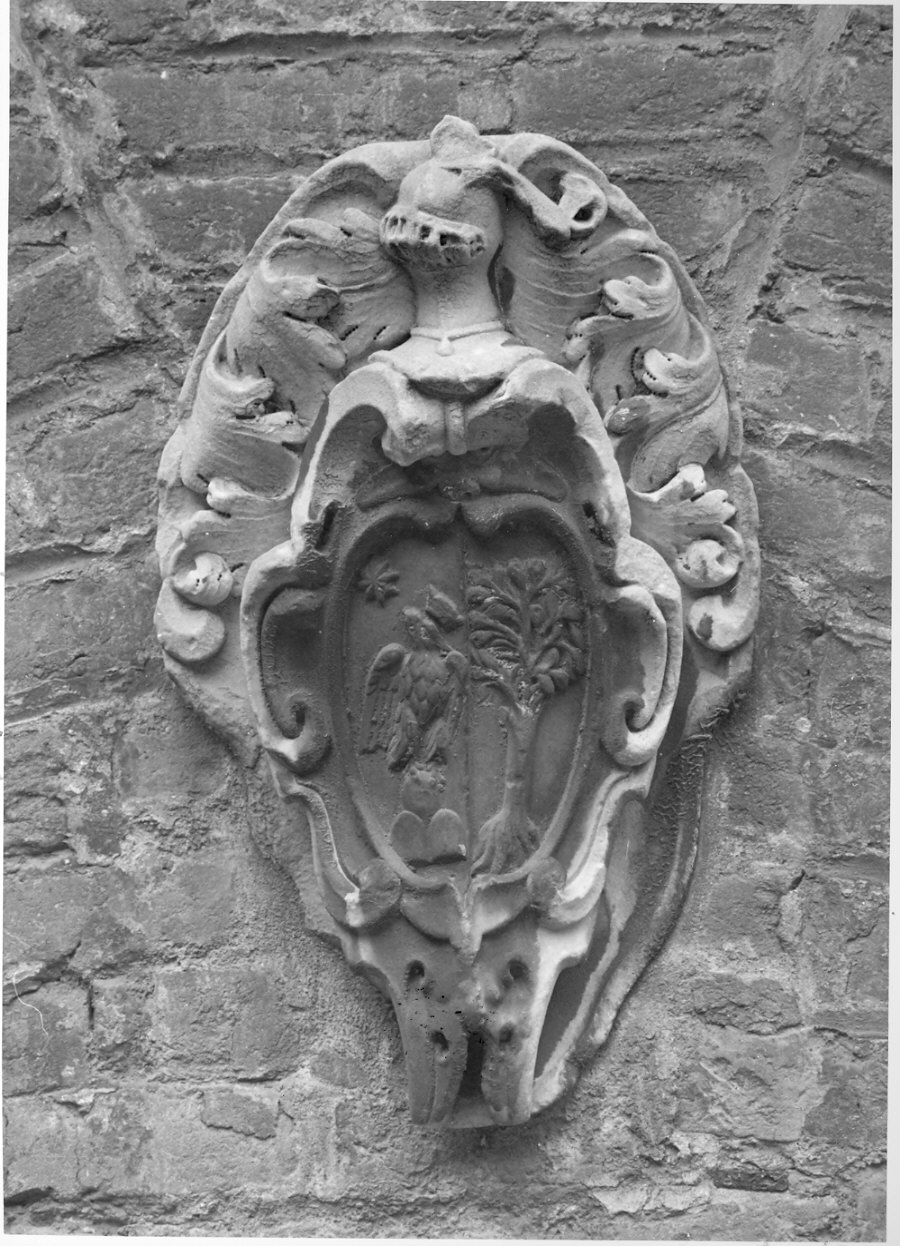 stemma gentilizio (rilievo, insieme) - ambito lombardo (fine/inizio secc. XVII/ XVIII)