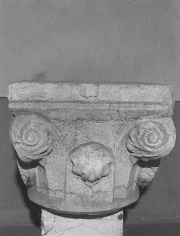 capitello, opera isolata - ambito lombardo (fine/inizio secc. XIII/ XIV)