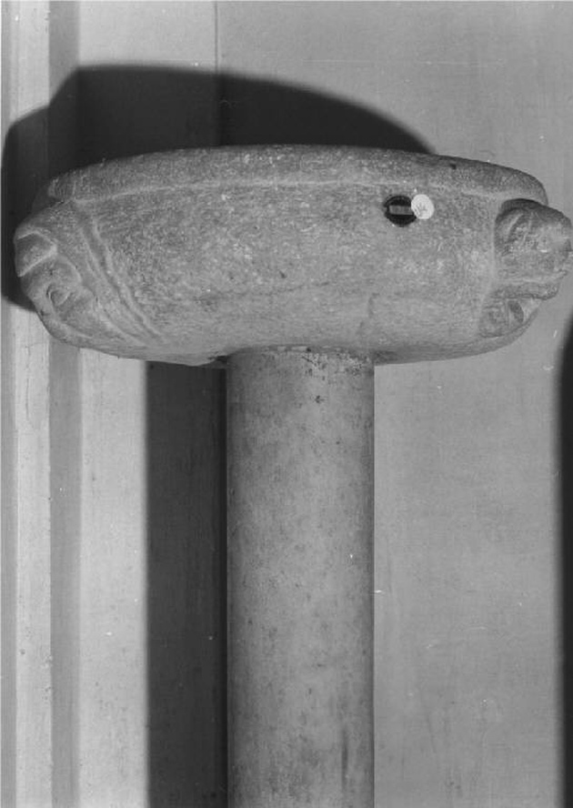 acquasantiera - a fusto, opera isolata - produzione italiana (fine/inizio secc. XII/ XIII)