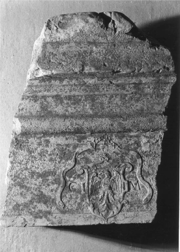 stemma gentilizio (rilievo, frammento) - ambito italiano (sec. XVI)