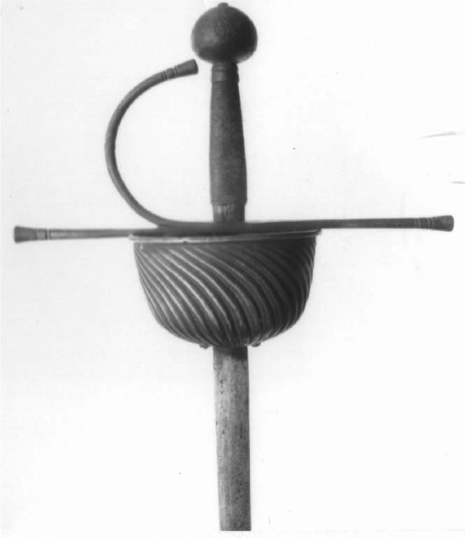 spada da lato - a tazza, opera isolata - produzione europea (metà sec. XVII)