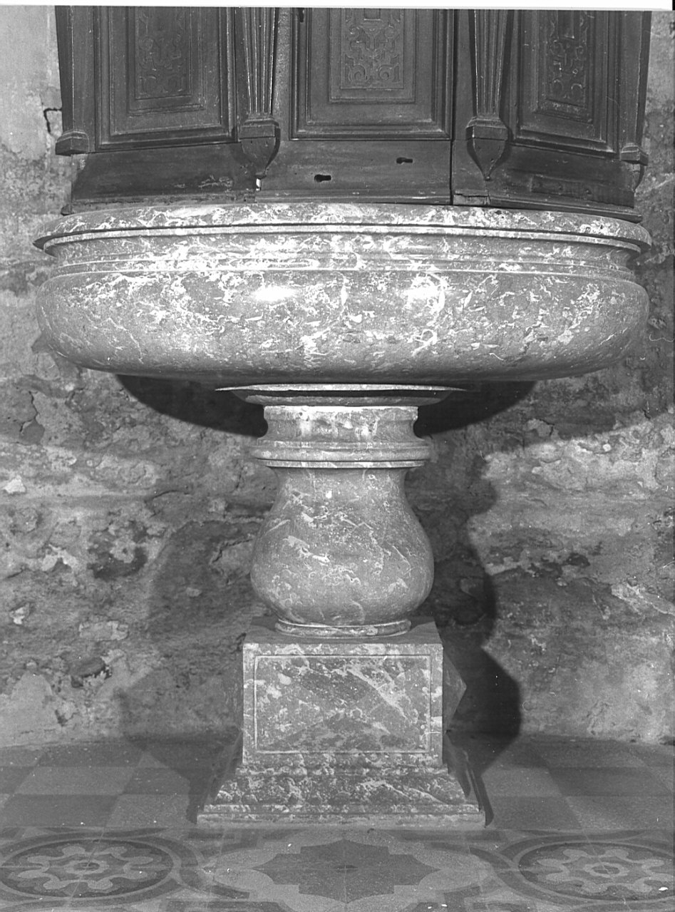 fonte battesimale - a fusto, opera isolata - bottega lombarda (sec. XVIII)