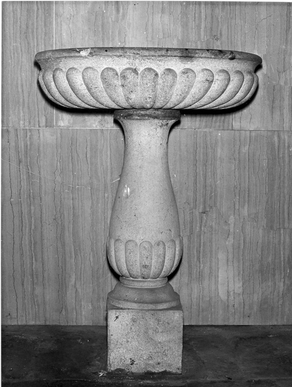 fonte battesimale - a fusto, opera isolata - bottega lombarda (sec. XVII)