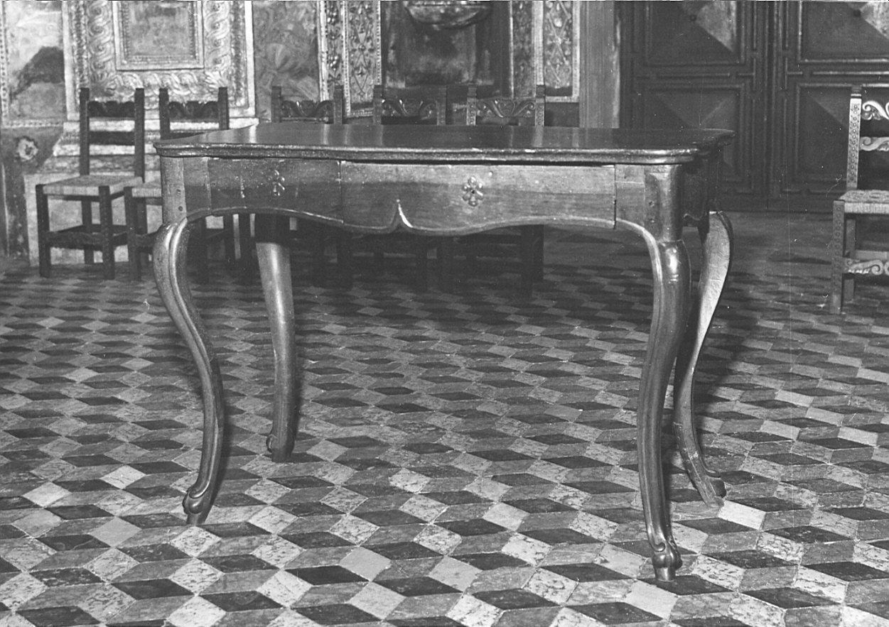 tavolino, opera isolata - bottega italiana (sec. XVIII)