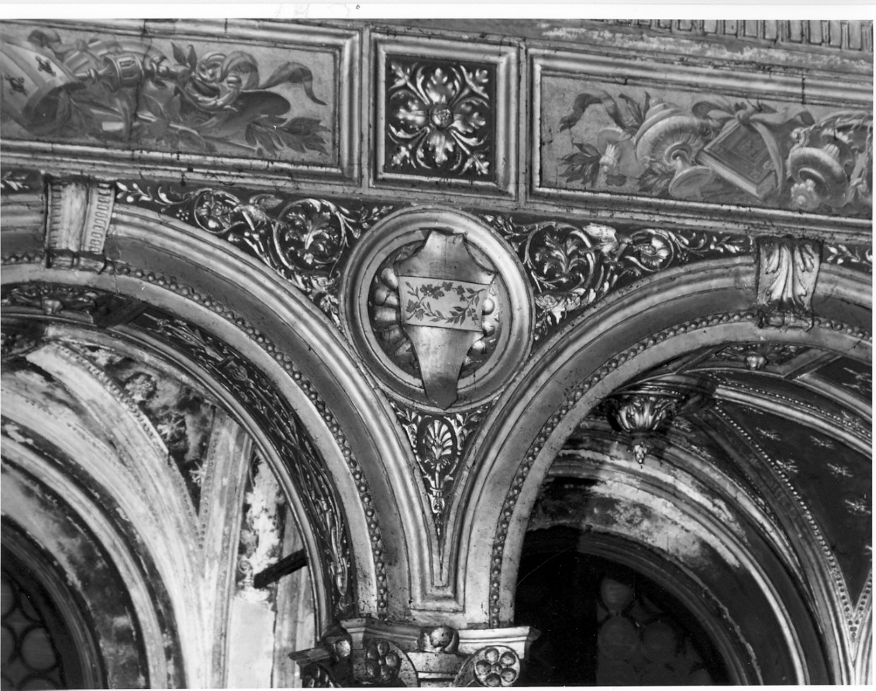 stemma della famiglia Cadamosti (rilievo) - bottega italiana (sec. XIX)