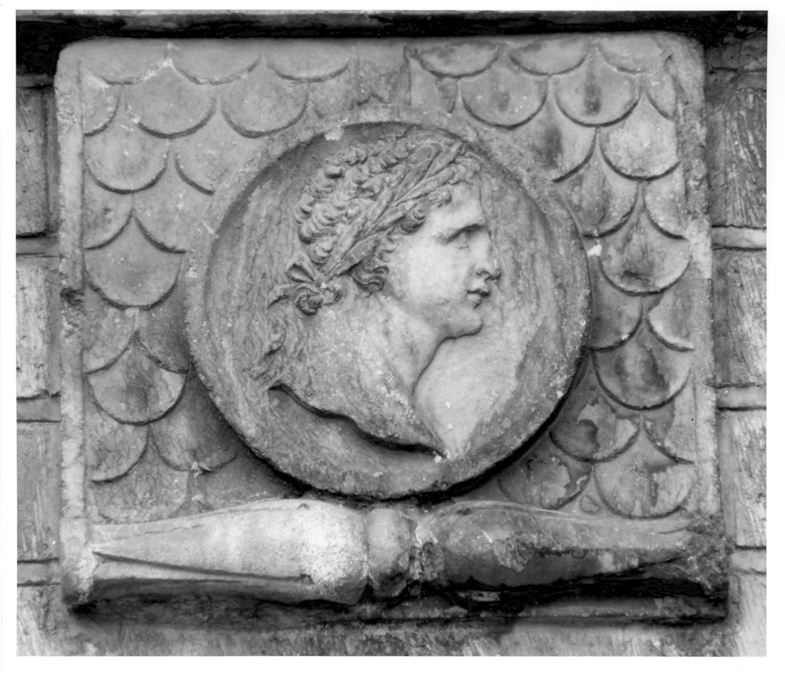 ritratto di imperatore romano (rilievo, serie) - bottega lombarda (sec. XVI)