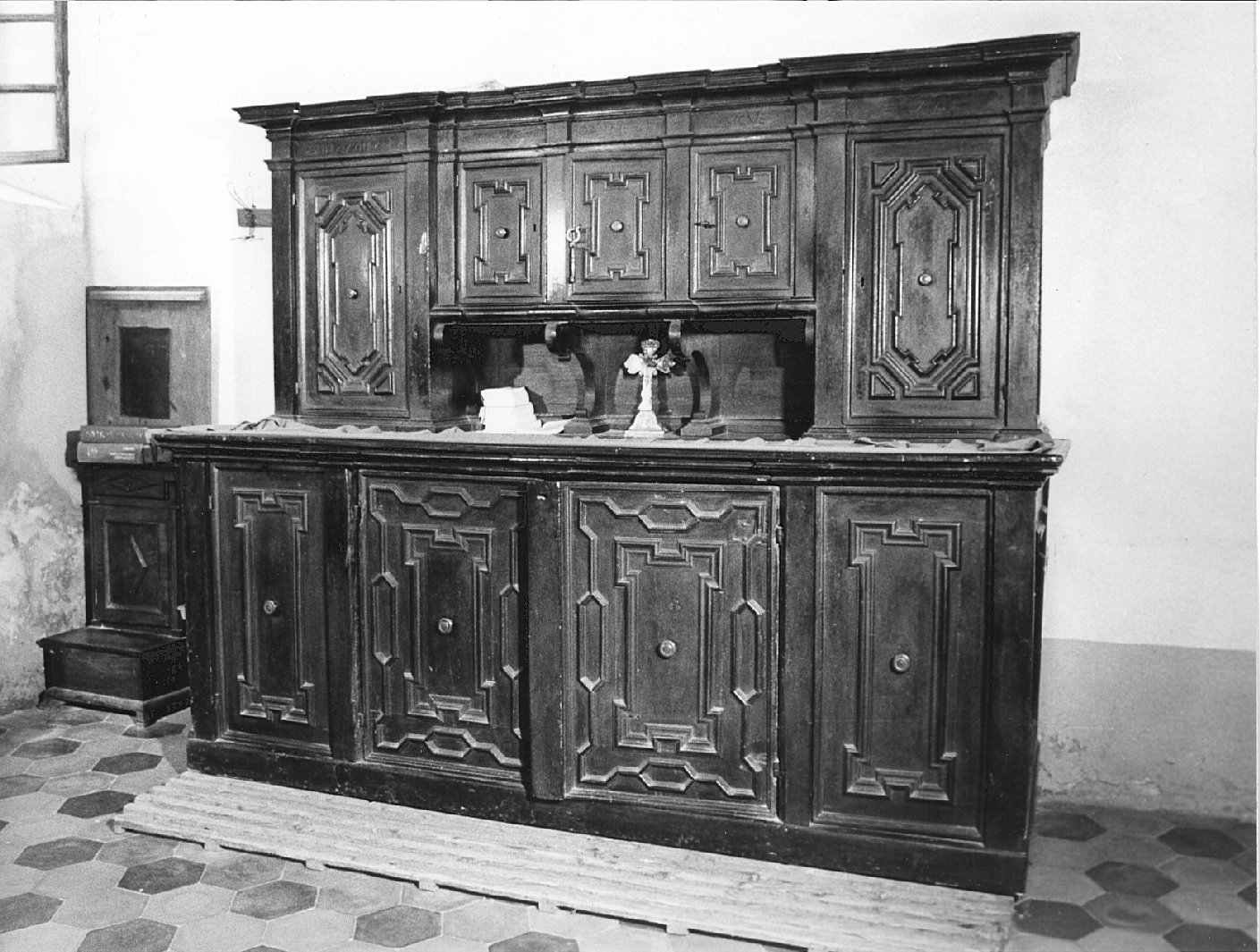 mobile da sacrestia, opera isolata - bottega lombarda (sec. XVIII)