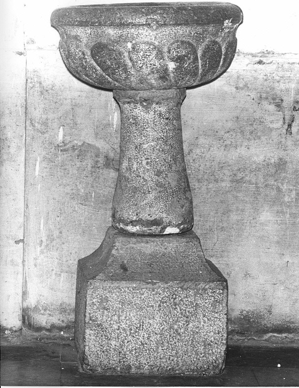 acquasantiera - a fusto, opera isolata - bottega bergamasca (fine/inizio secc. XVII/ XVIII)