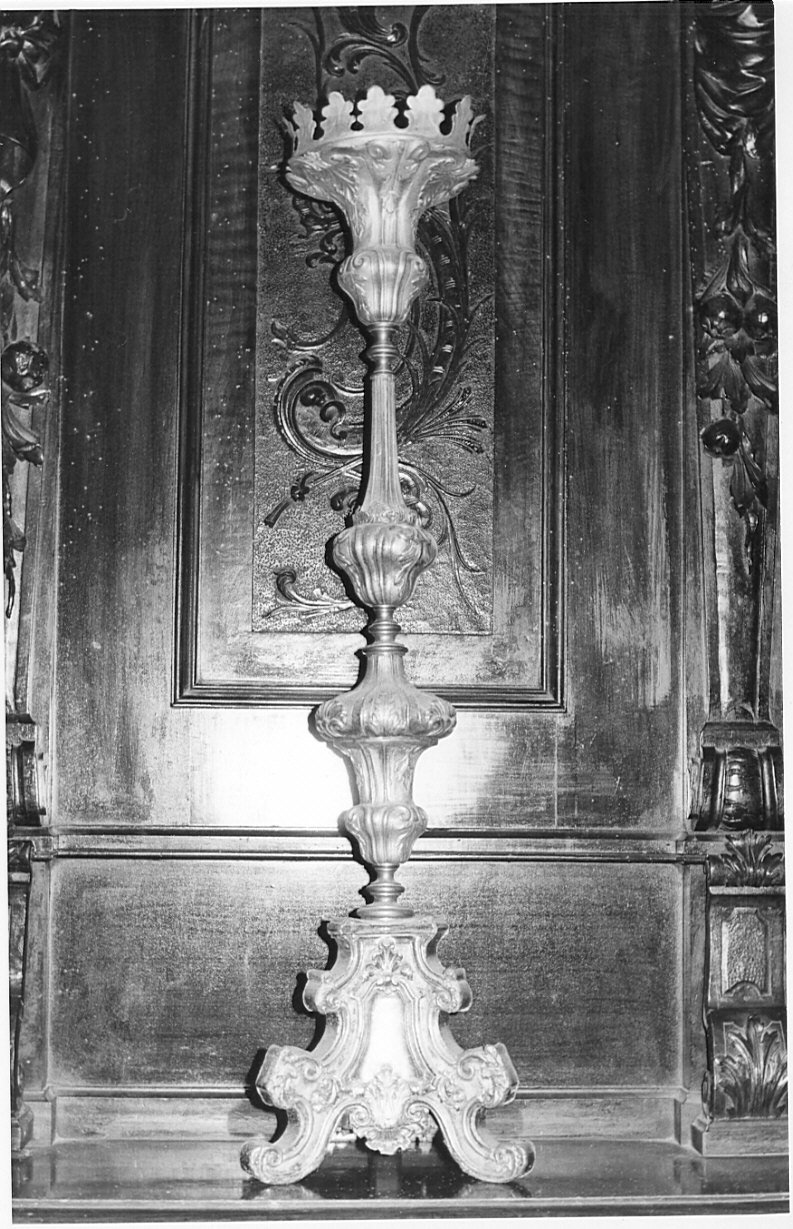 candeliere d'altare, serie - bottega lombarda (prima metà sec. XVIII)