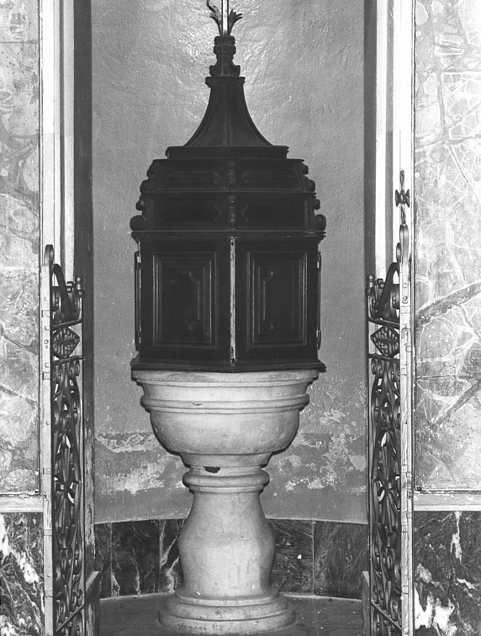 fonte battesimale, opera isolata - bottega lombarda (sec. XVIII)