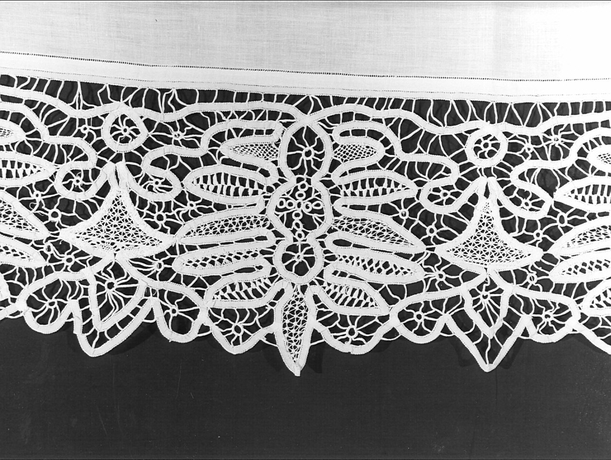 tovaglia d'altare, opera isolata - manifattura lombarda (primo quarto sec. XX)