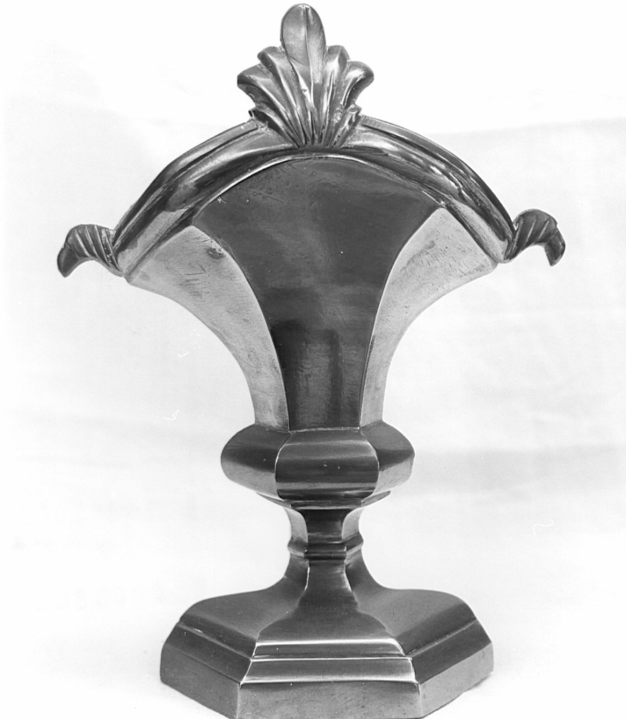 vaso d'altare con composizione floreale, serie - bottega bergamasca (sec. XVIII)