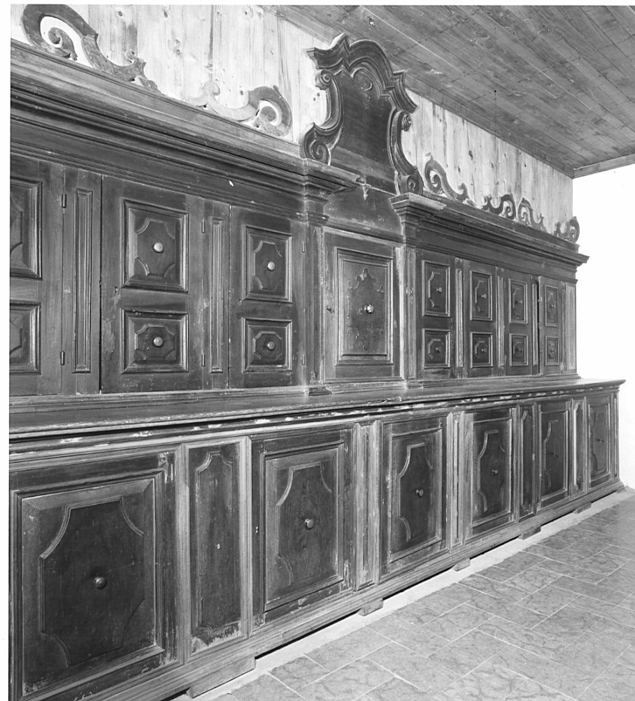 armadio da sacrestia, opera isolata - bottega lombarda (prima metà sec. XVIII)