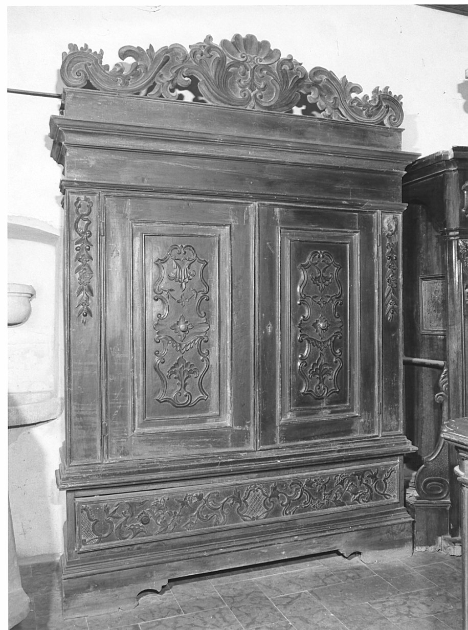 armadio, opera isolata - bottega lombarda (metà sec. XVIII)