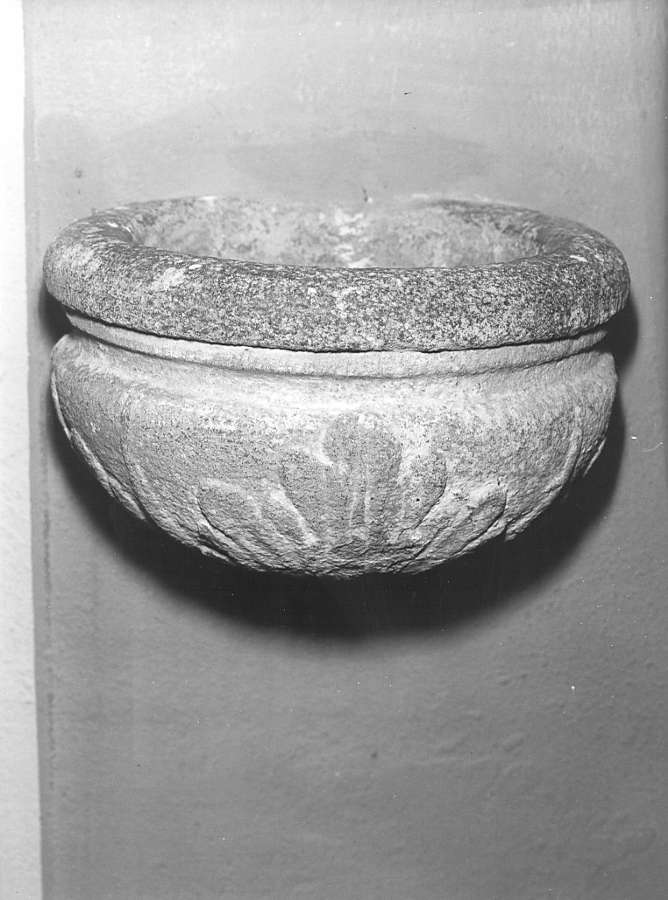 acquasantiera da parete, coppia - bottega bergamasca (sec. XVII)