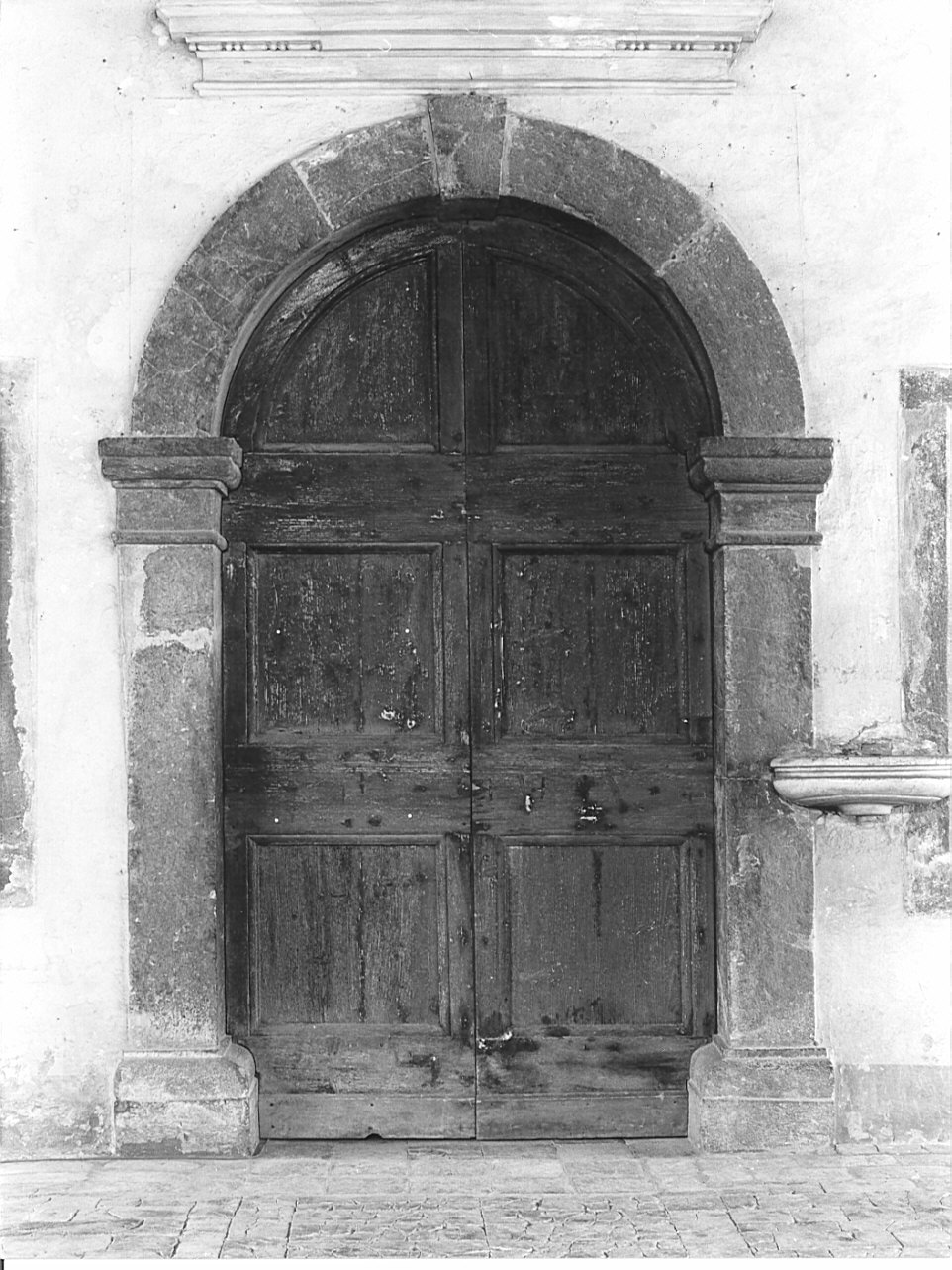 portale - ad arco, opera isolata - bottega lombarda (fine/inizio secc. XVII/ XVIII)