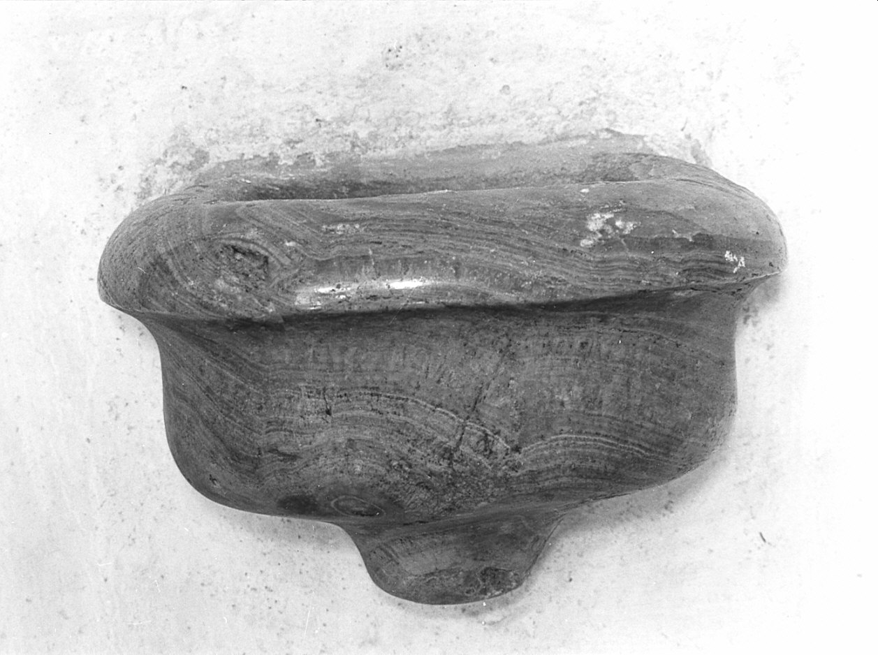 acquasantiera da parete, opera isolata - bottega lombarda (sec. XVIII)