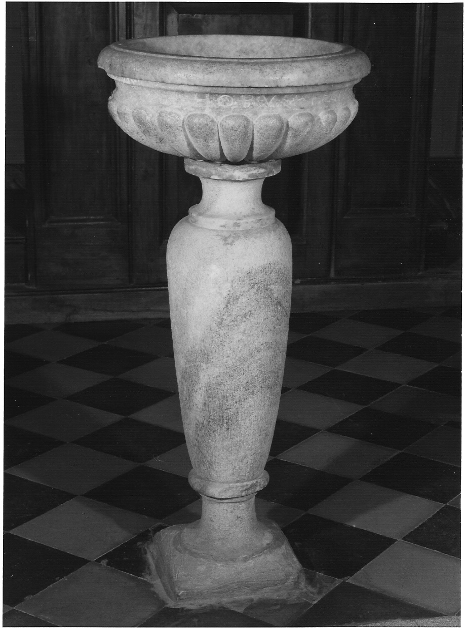 acquasantiera - a fusto, opera isolata - bottega lombarda (metà sec. XVI)