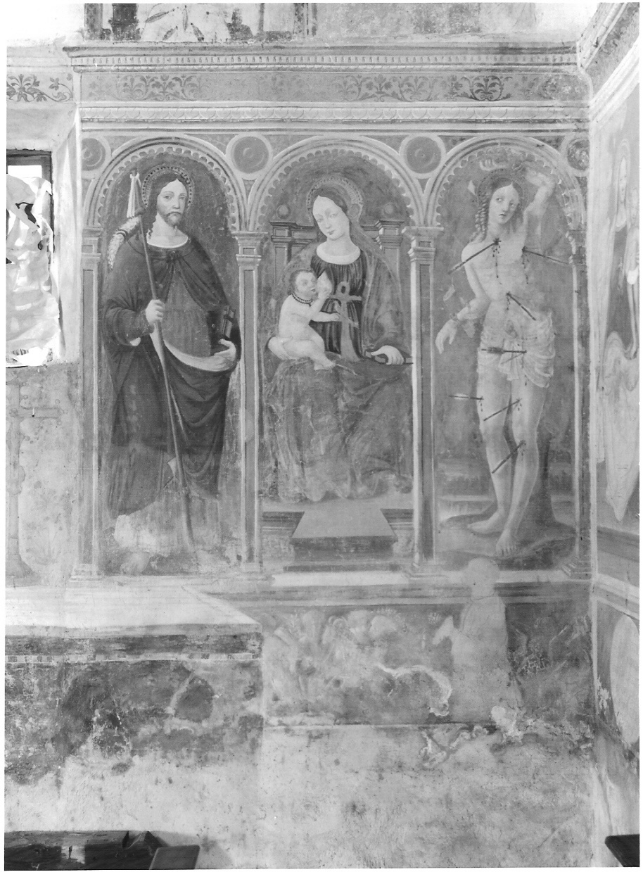 Madonna con Bambino e i Santi Giacomo, Sebastiano e un donatore (dipinto) di De Magistris Giovanni Andrea (sec. XVI)