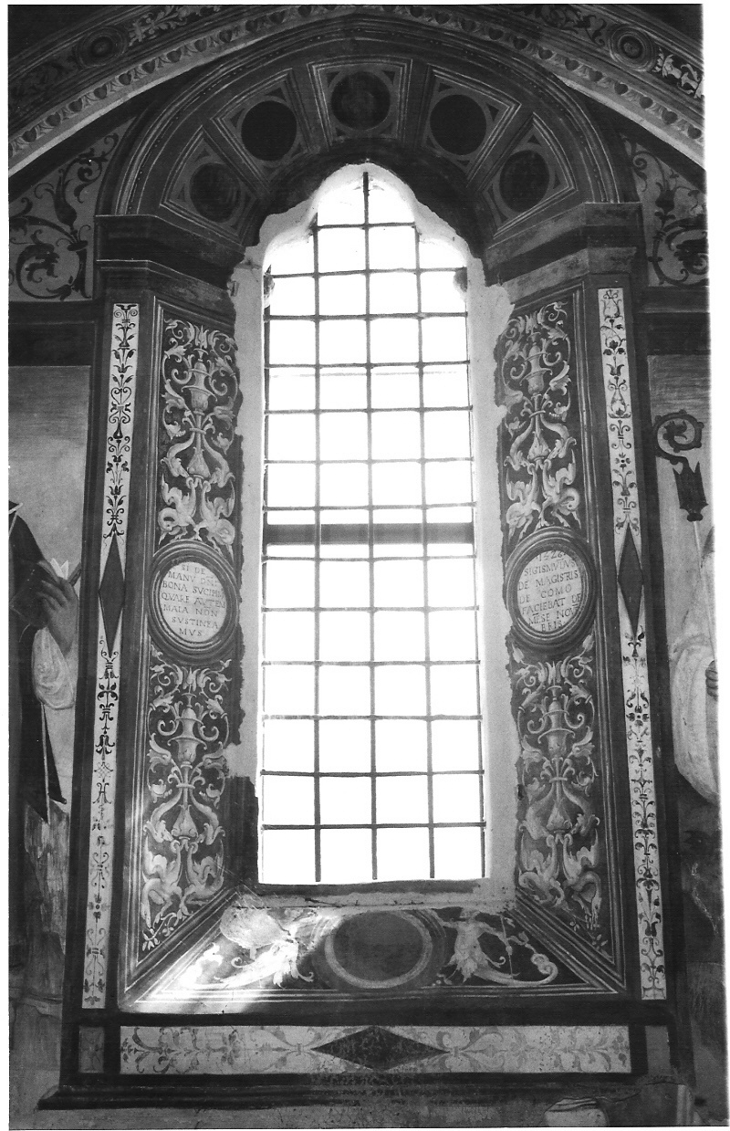 motivi decorativi a grottesche/ motivi decorativi a candelabra con vasi/ motivi decorativi geometrici a tondi e quadrati/ elementi architettonici (dipinto) di De Magistris Sigismondo (sec. XVI)