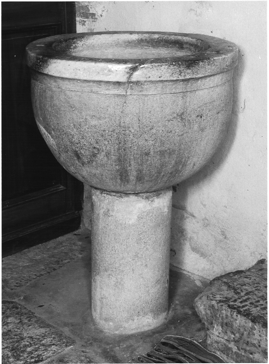 acquasantiera - a fusto - bottega lombarda (secc. XVI/ XVII)