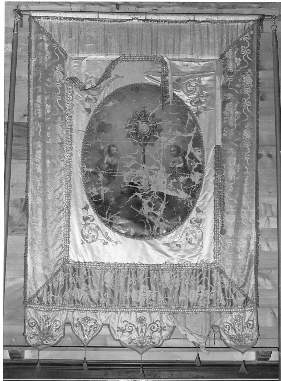 Sacra Famiglia/ angeli adoranti il Santissimo (stendardo processionale, opera isolata) - manifattura lombarda, ambito lombardo (prima metà sec. XVIII, sec. XX)
