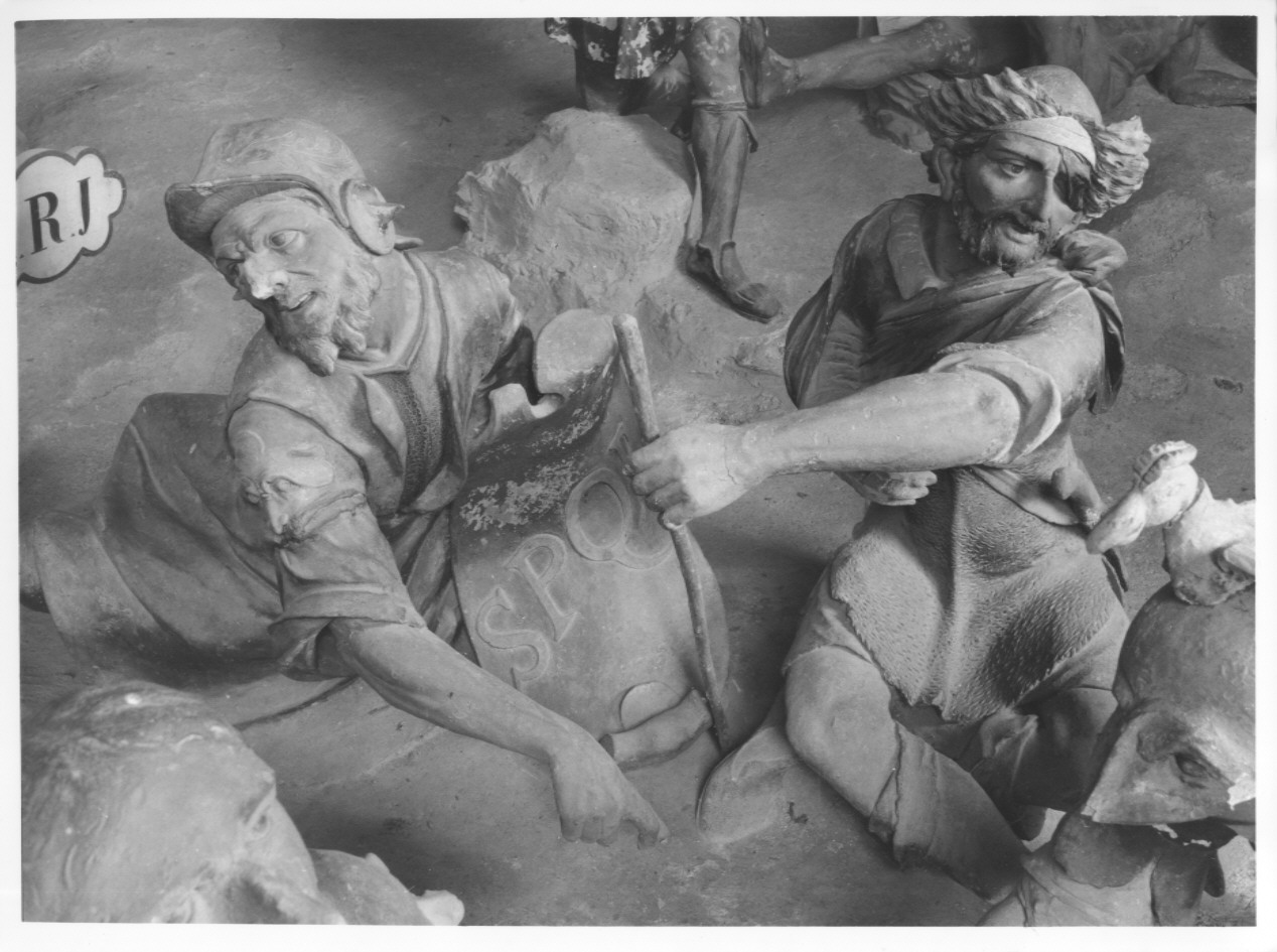 uomo seduto a terra con bastone (statua, ciclo) di Silva Agostino (sec. XVII)