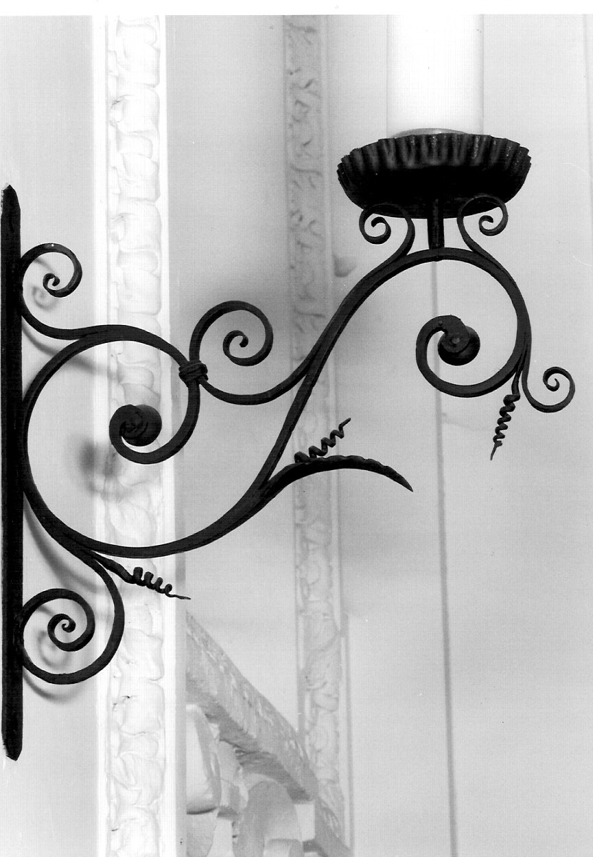 lampada - a muro, opera isolata - ambito lombardo (seconda metà sec. XIX)