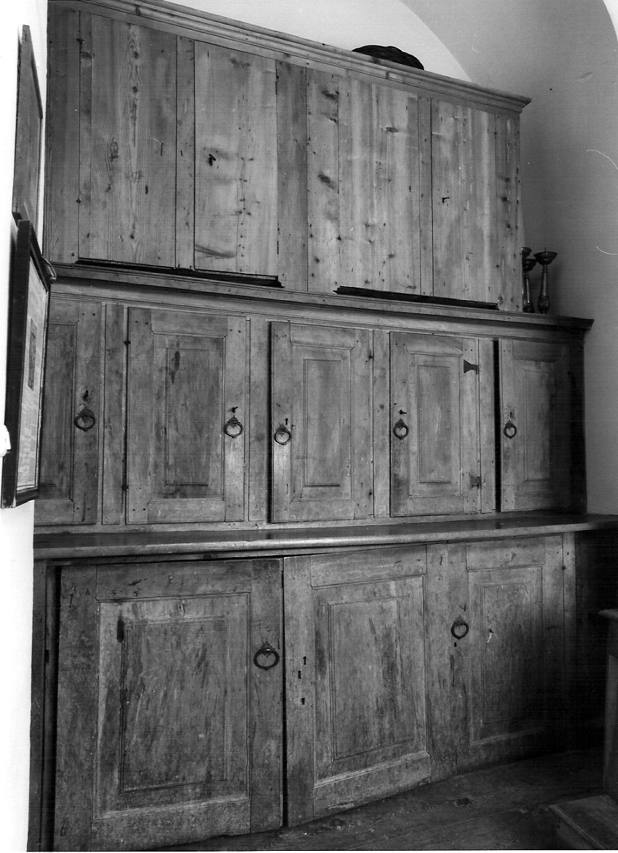 mobile da sacrestia, opera isolata - ambito lombardo (primo quarto sec. XX)