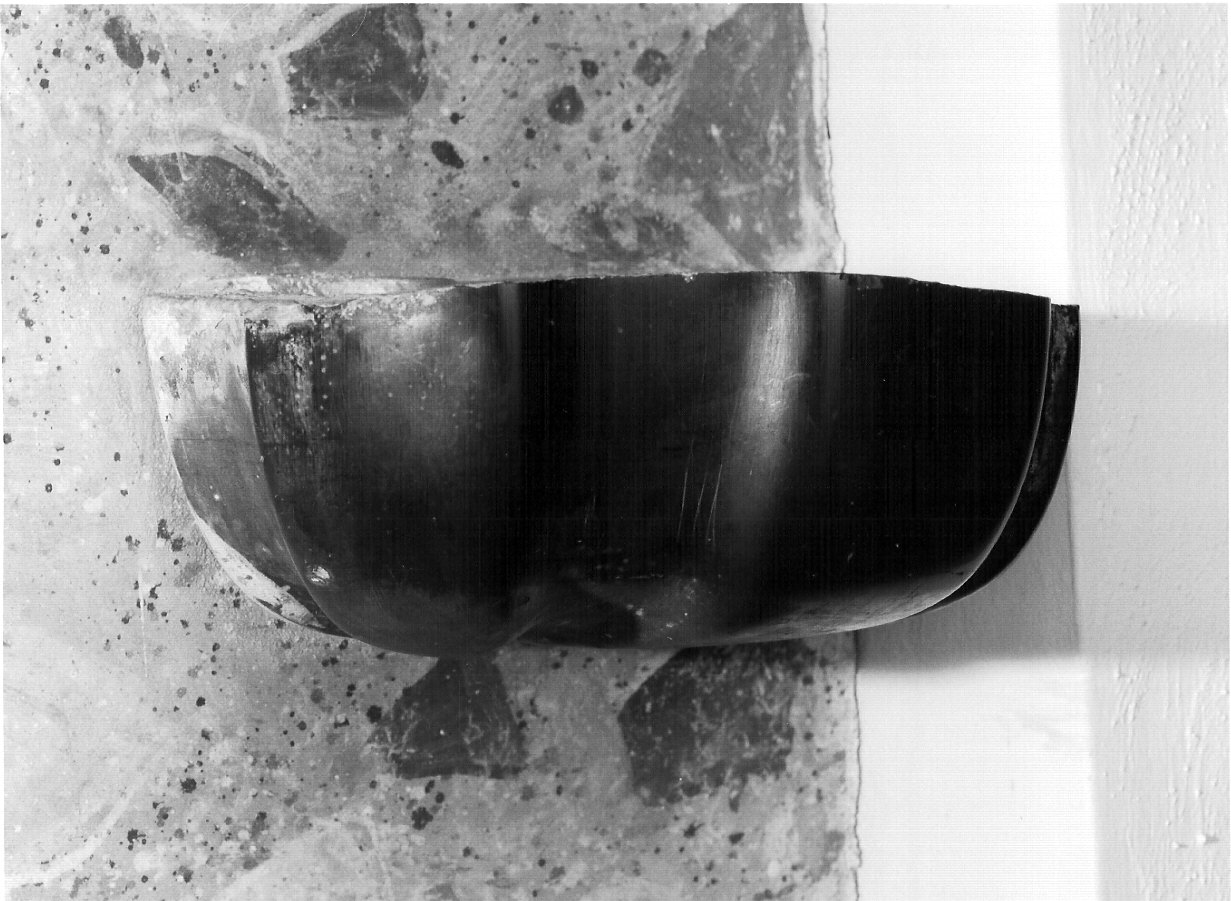 acquasantiera da parete, opera isolata - ambito lombardo (sec. XVII)